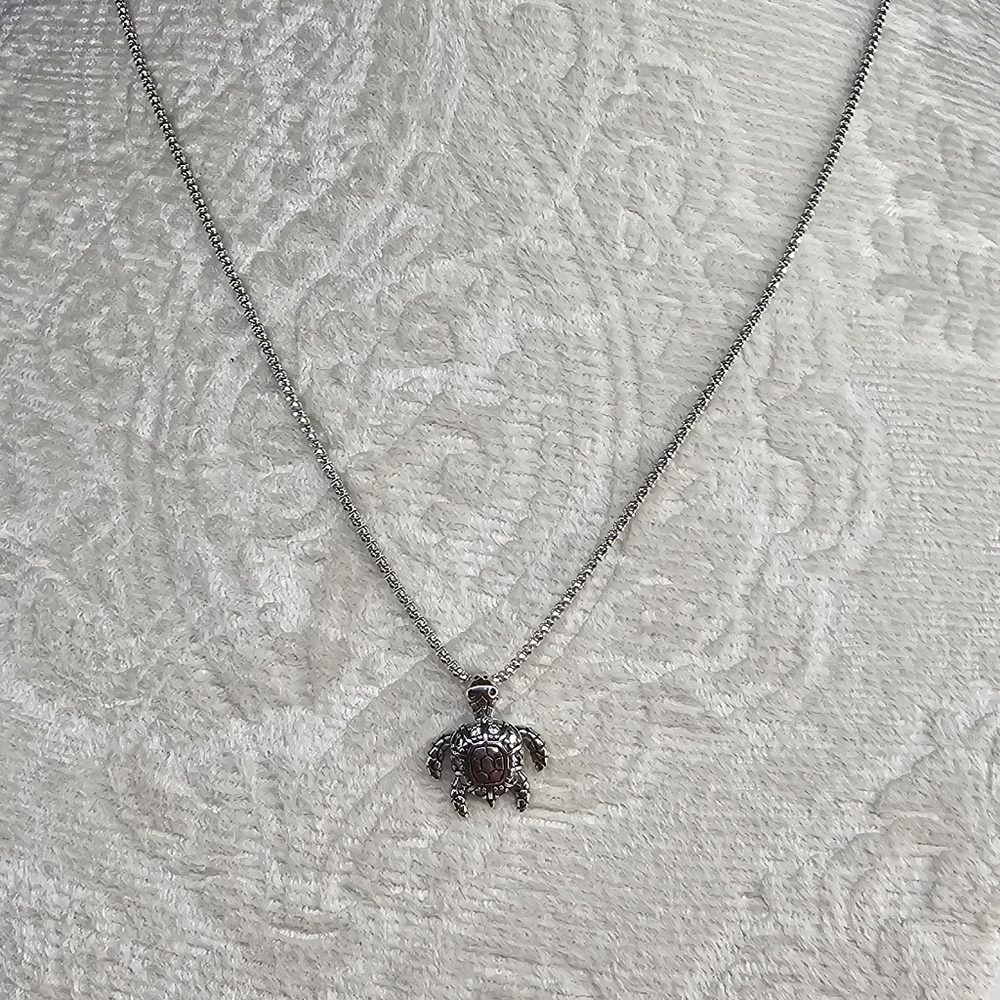 925 sterling silver & Rhinestone turtle  Necklace